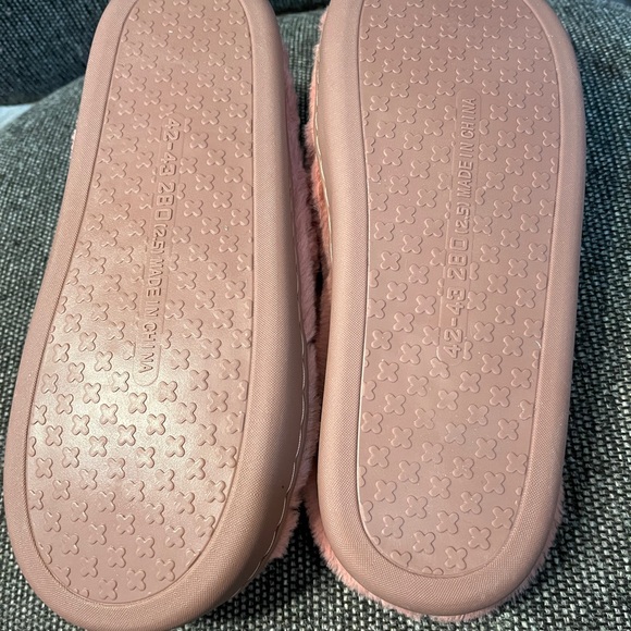 New “fluffy” slippers - Picture 2 of 4